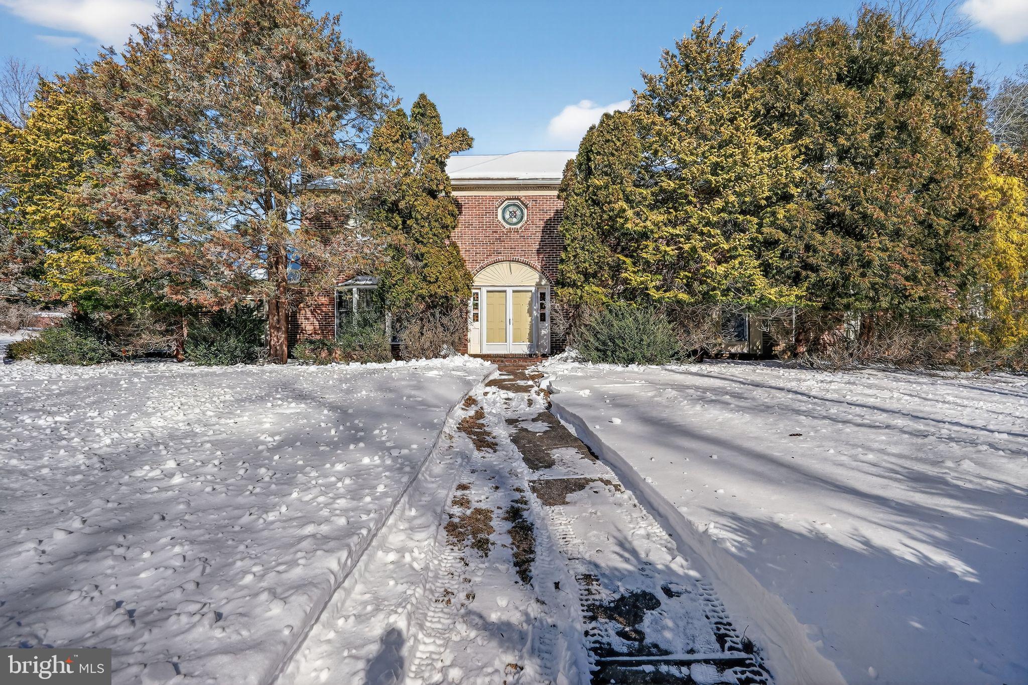 MAKEFIELD CHASE - Residential