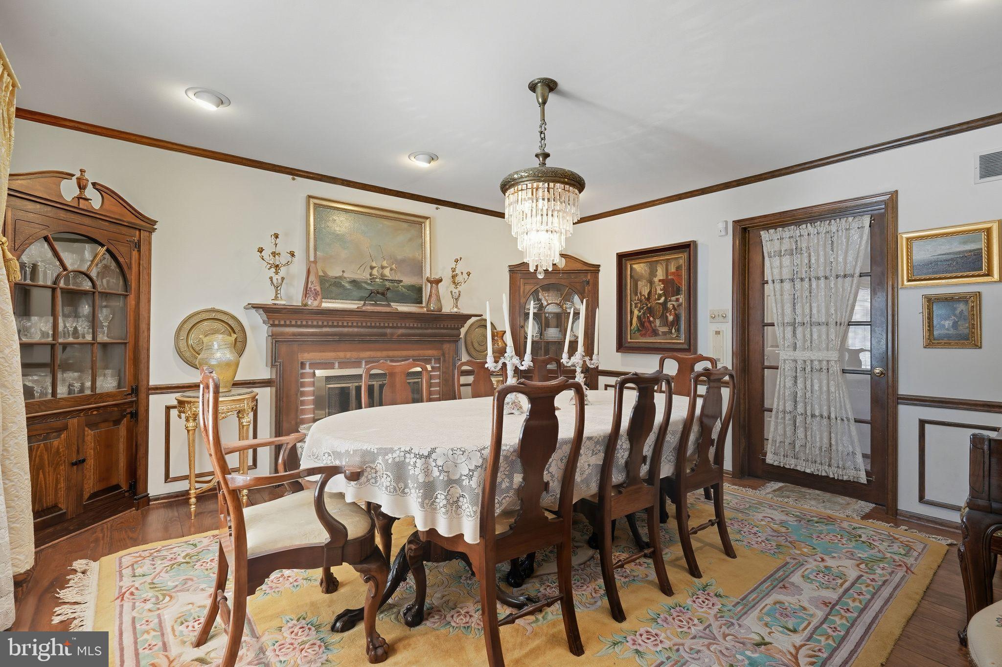 MAKEFIELD CHASE - Residential