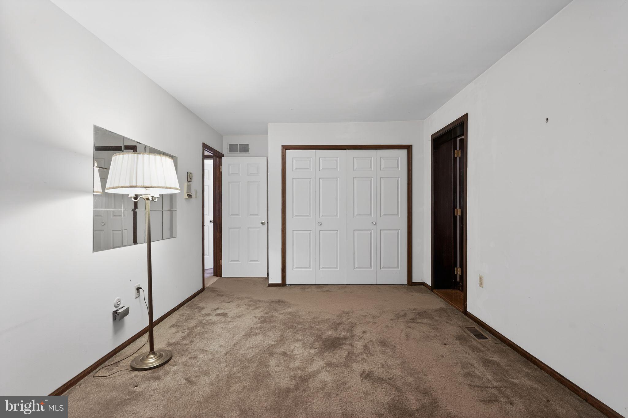 MAKEFIELD CHASE - Residential