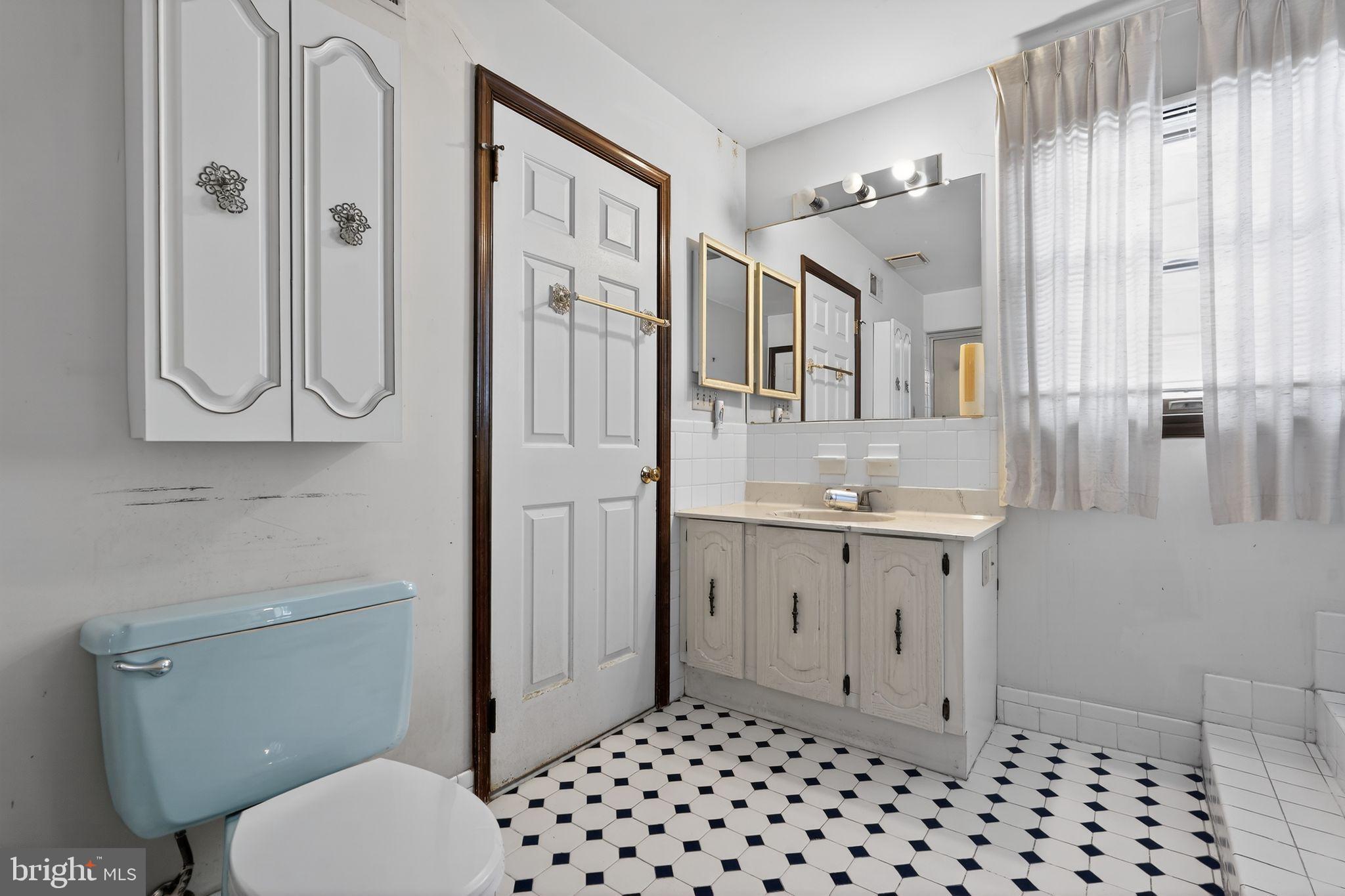 MAKEFIELD CHASE - Residential