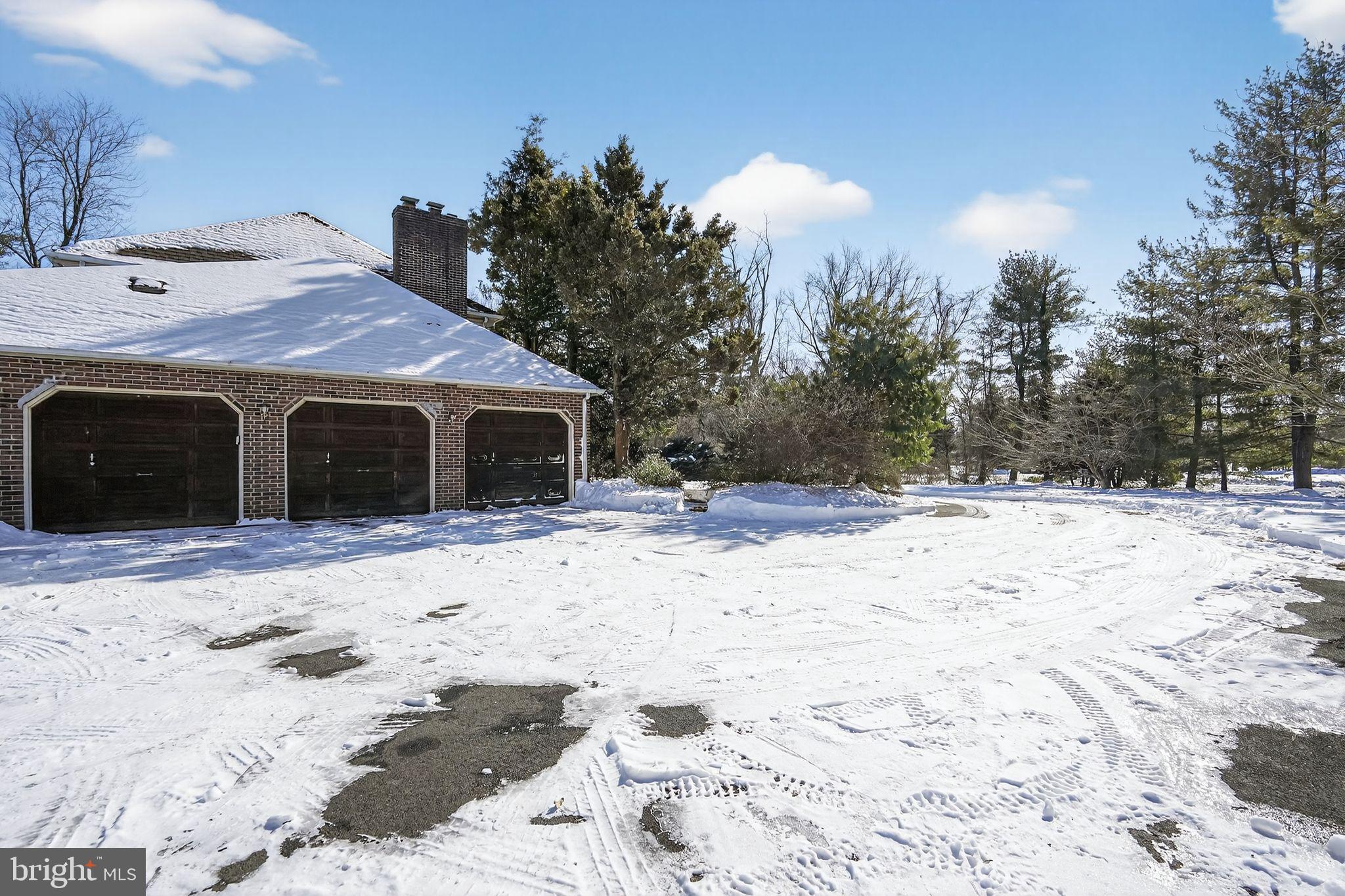 MAKEFIELD CHASE - Residential