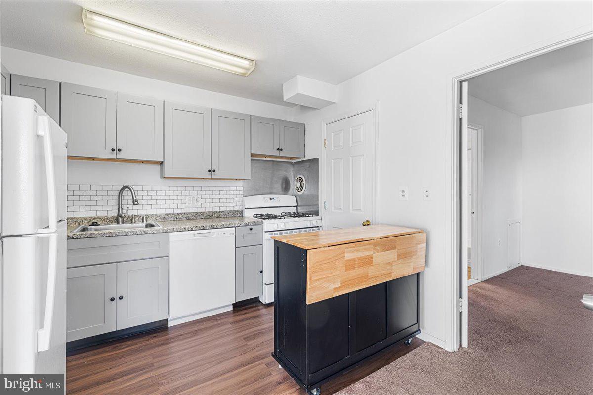 TIMBERLANE VILLAGE GARDEN CONDOMINIUMS - Residential