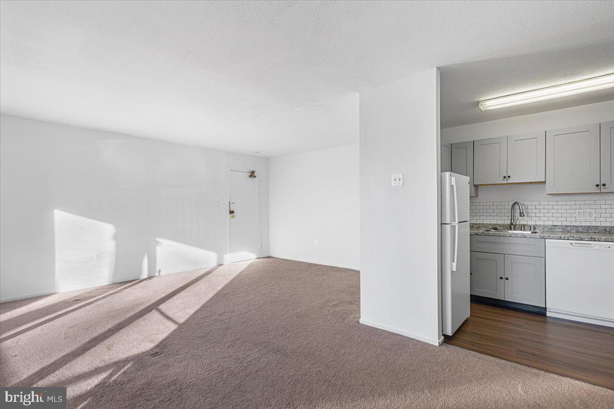 TIMBERLANE VILLAGE GARDEN CONDOMINIUMS - Residential