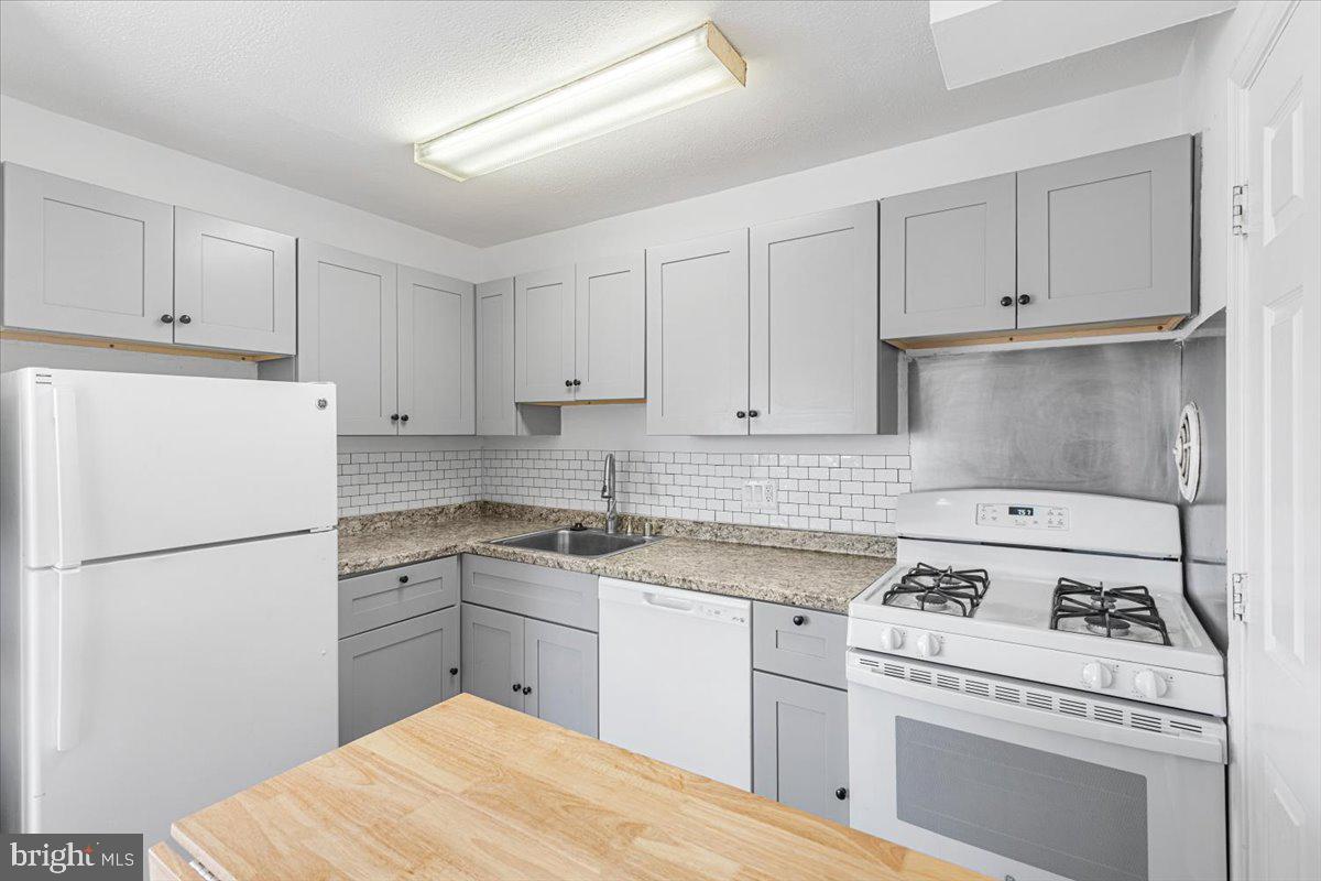 TIMBERLANE VILLAGE GARDEN CONDOMINIUMS - Residential