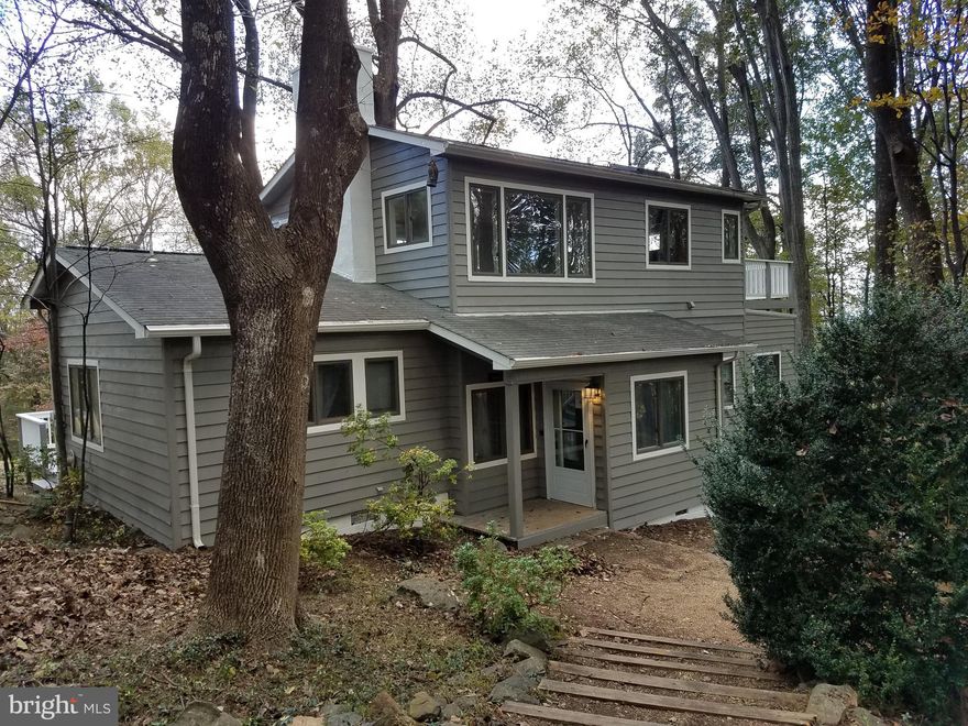 Beautifully Renovated Contemporary SF, 3 beds, 3 baths on a wooded lot in sought-after High Knob Gated Community. New upper-level deck, Large Lower Level Deck, New kitchen, New SS appliances, New W/D, newly renovated bathrooms, Freshly painted, exterior and interior. This gated community has pool, tennis courts, clubhouse, child play area, wildlife.