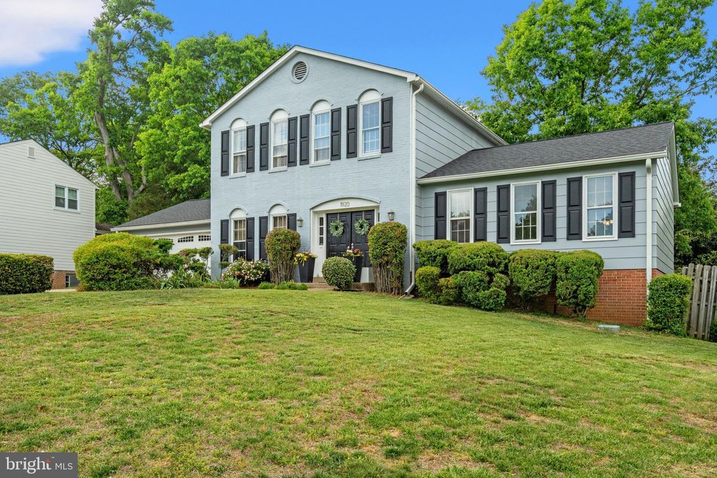 Photo of 1920 Windmill Lane, ALEXANDRIA, VA 22307 (MLS # VAFX2306214)