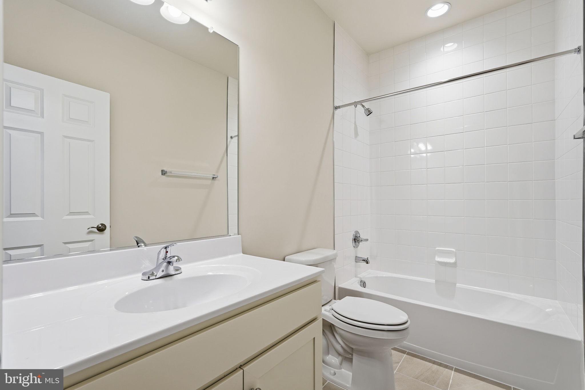 HIATT POINTE AT SNOWDEN BRIDGE - Residential