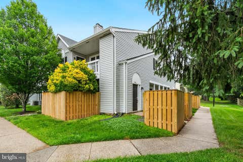 Condo For Sale - 18146 Rolling Meadow Way<br/> OLNEY, MD 20832