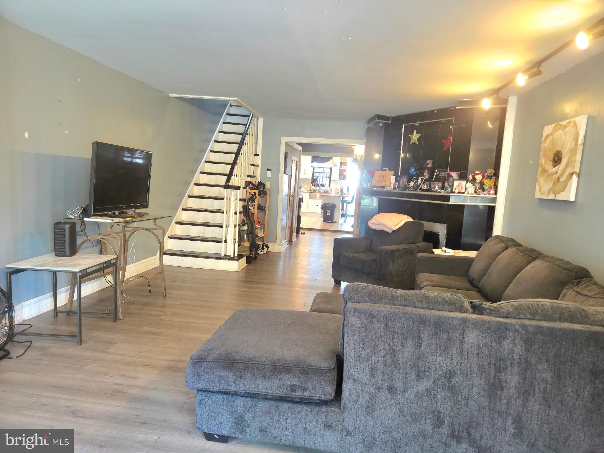 216 E ROOSEVELT BOULEVARD