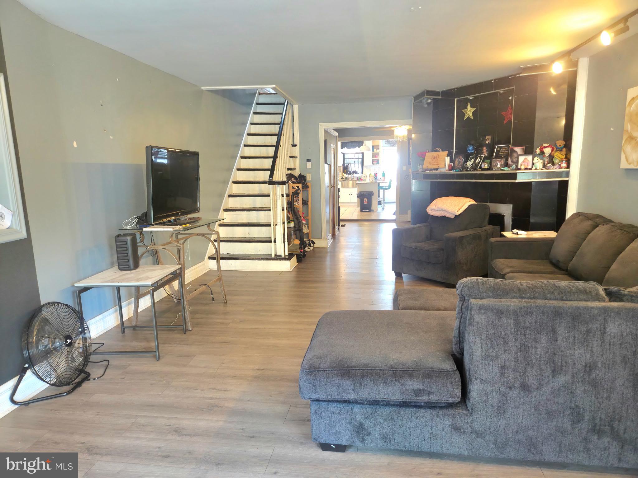 216 E ROOSEVELT BOULEVARD