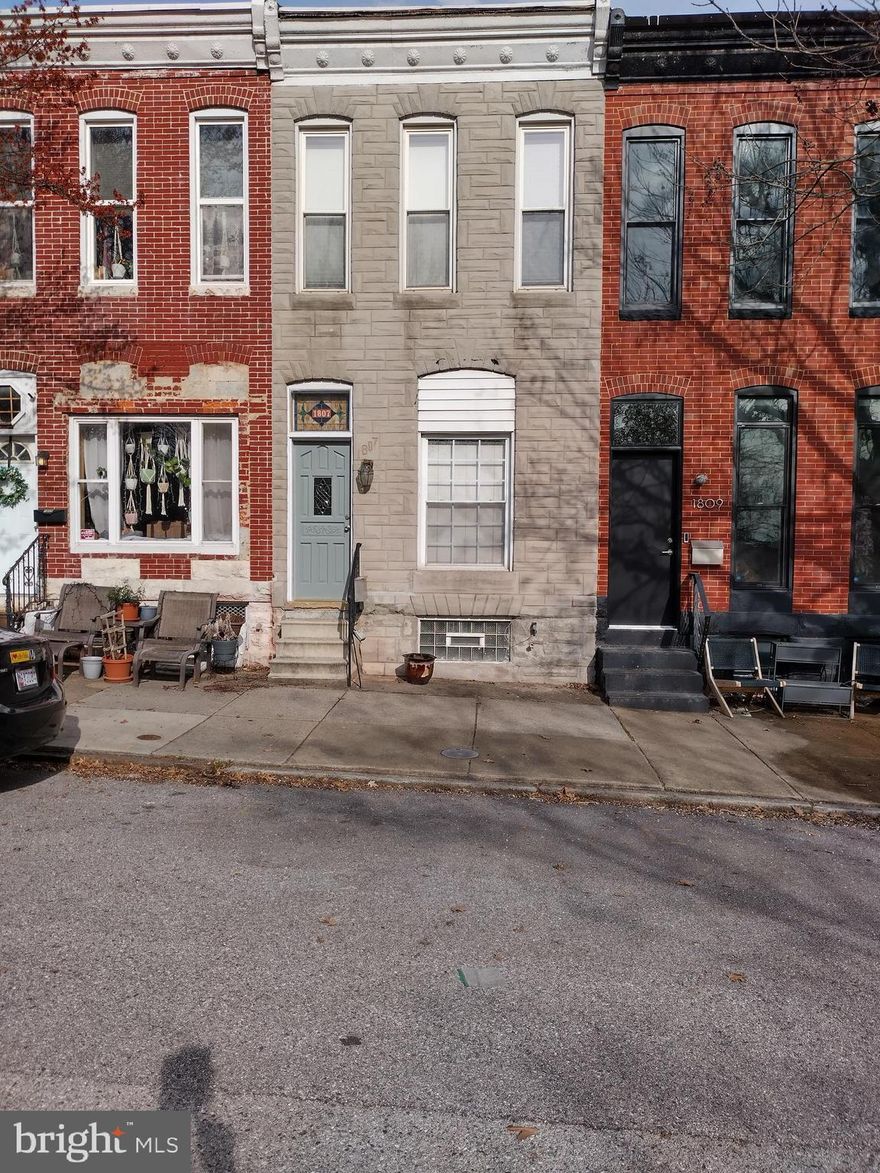 Spacious Updated Townhome directly across from Riverside Park.  Riverside/Federal Hill area.  Large Deck out back.  Updated kitchen with stainless steel appliances, Granite Countertops, Hardwood Floors, Finished Basement with full bath.  Brand new updated bathroom upstairs.
Absolutely NO PETS, tenants pay utilities.
Apply on Rent Spree