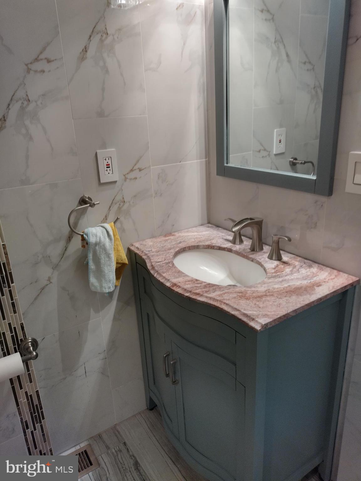 RIVERSIDE PARK - Residential Lease