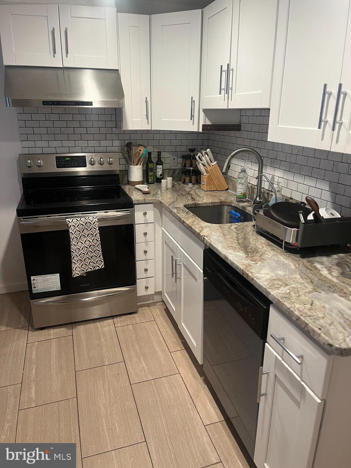 RIVERSIDE PARK - Residential Lease