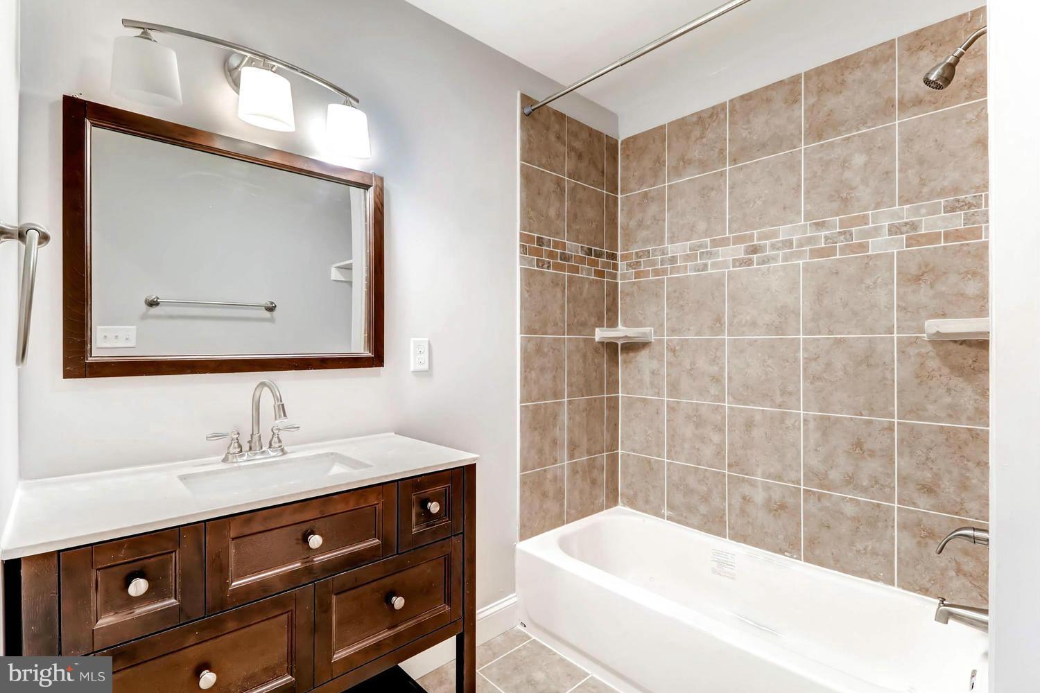 LOCUST POINT - Residential