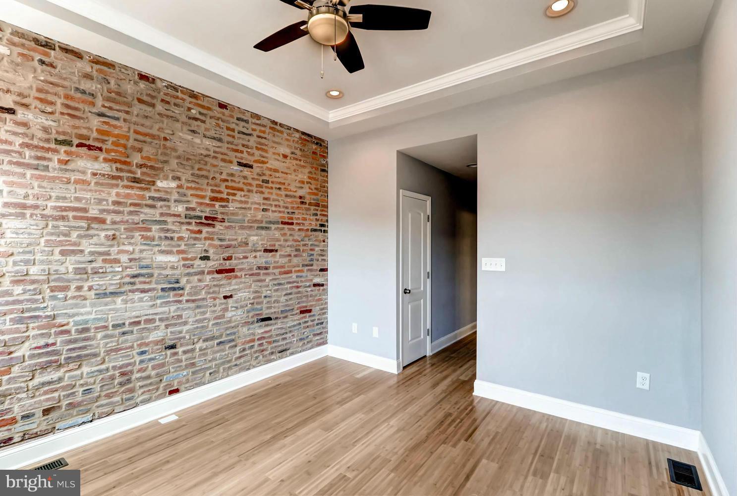 LOCUST POINT - Residential