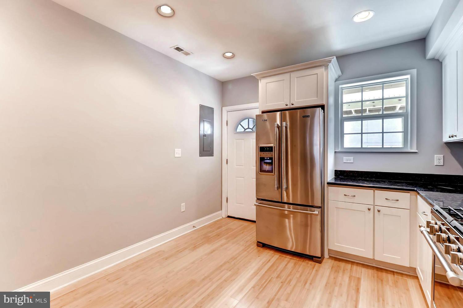 LOCUST POINT - Residential