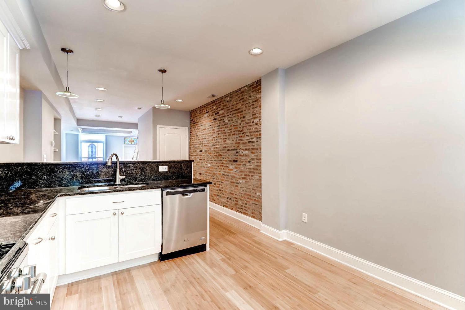 LOCUST POINT - Residential