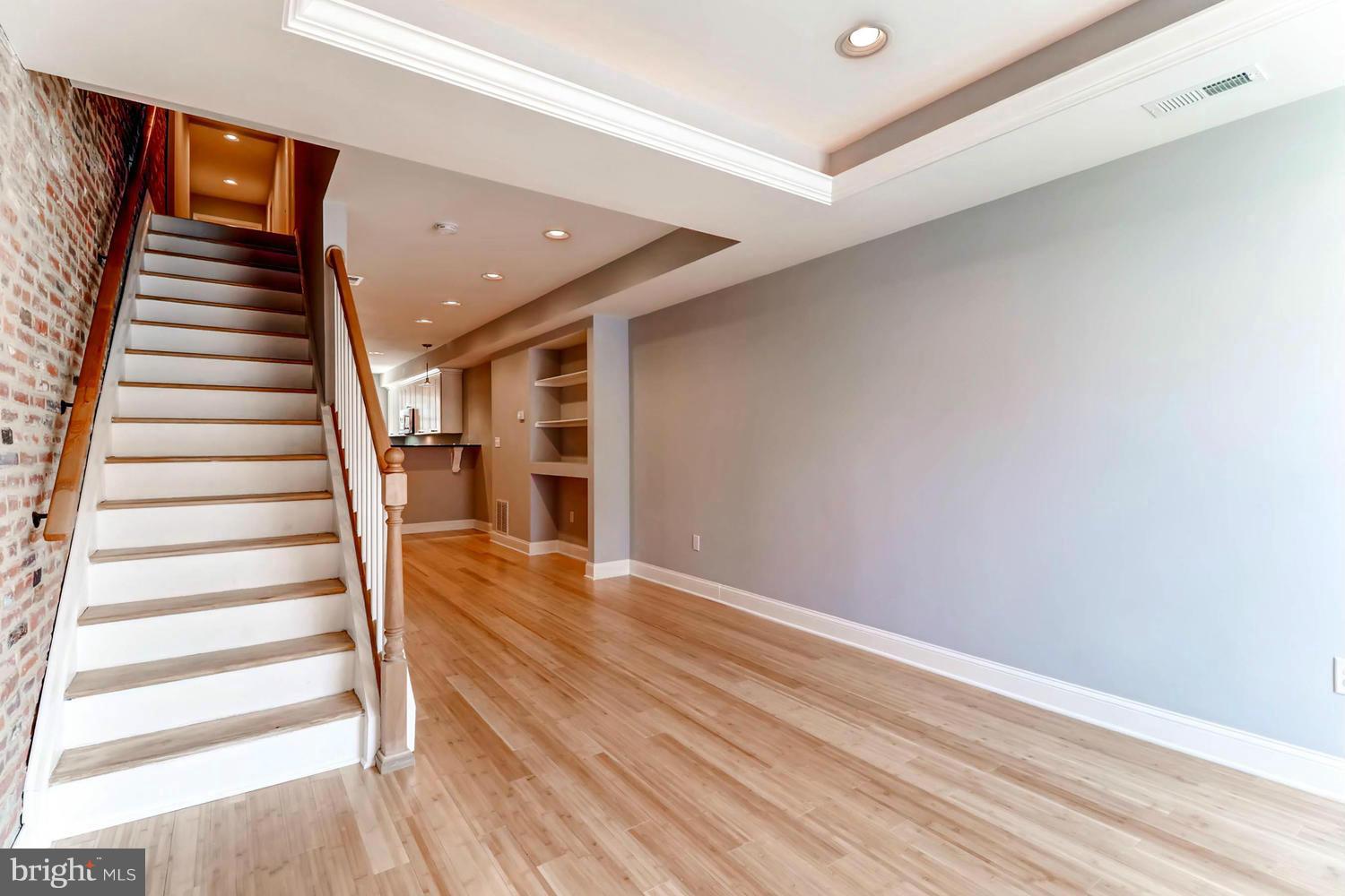 LOCUST POINT - Residential