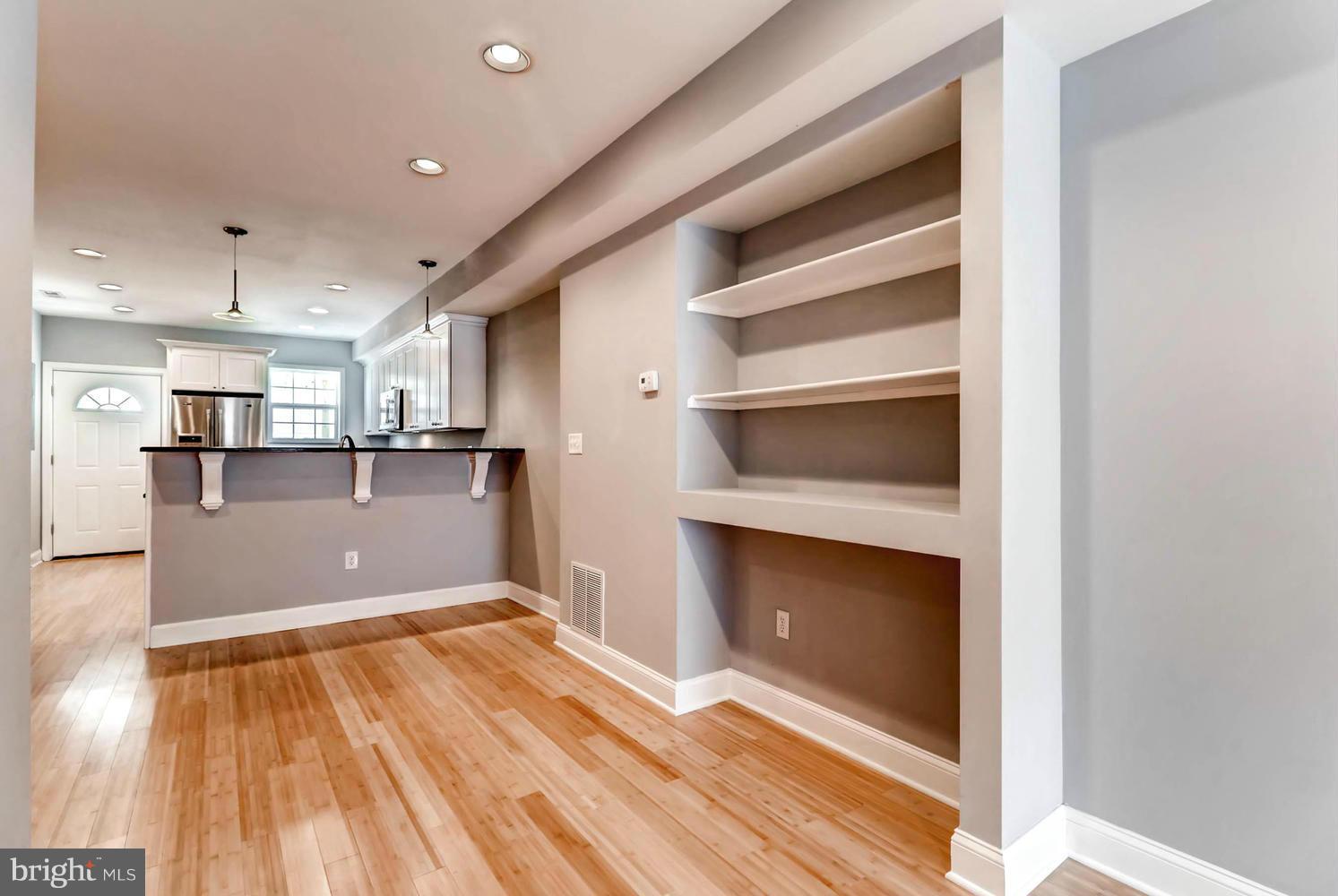 LOCUST POINT - Residential