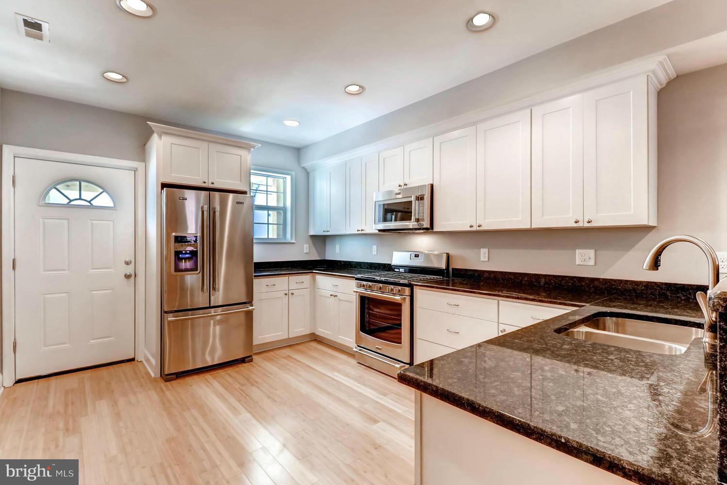 LOCUST POINT - Residential