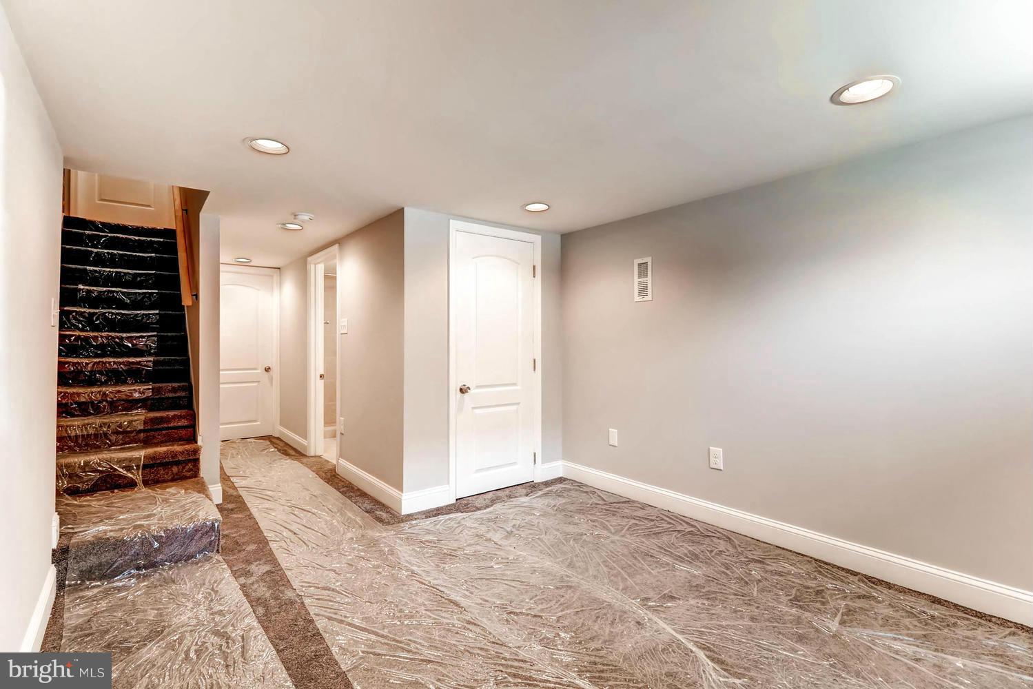 LOCUST POINT - Residential