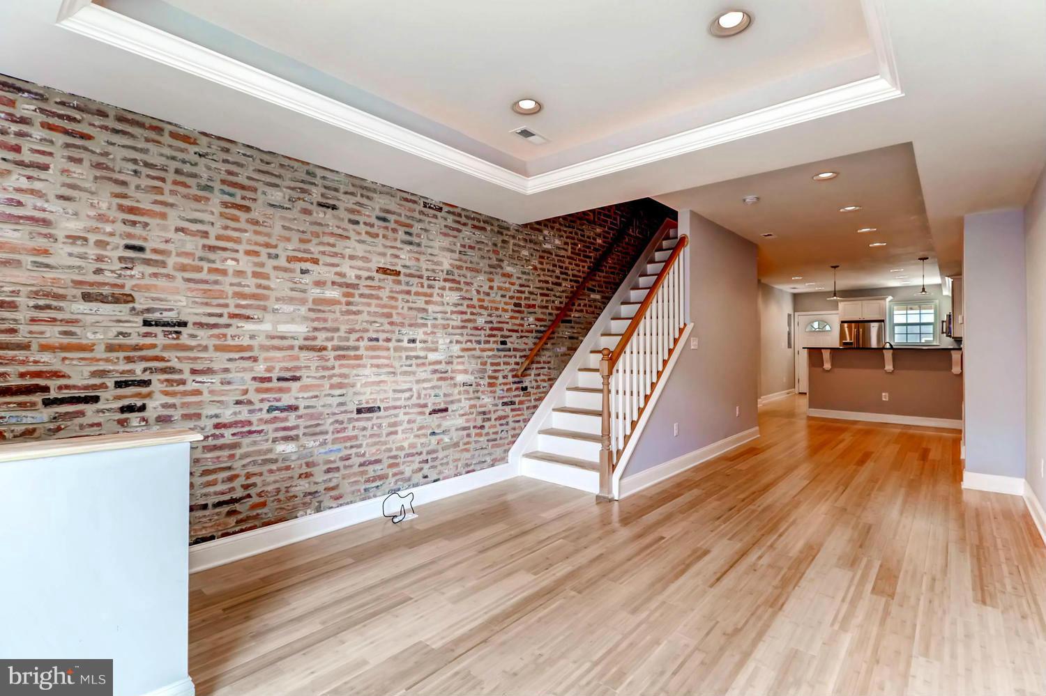 LOCUST POINT - Residential