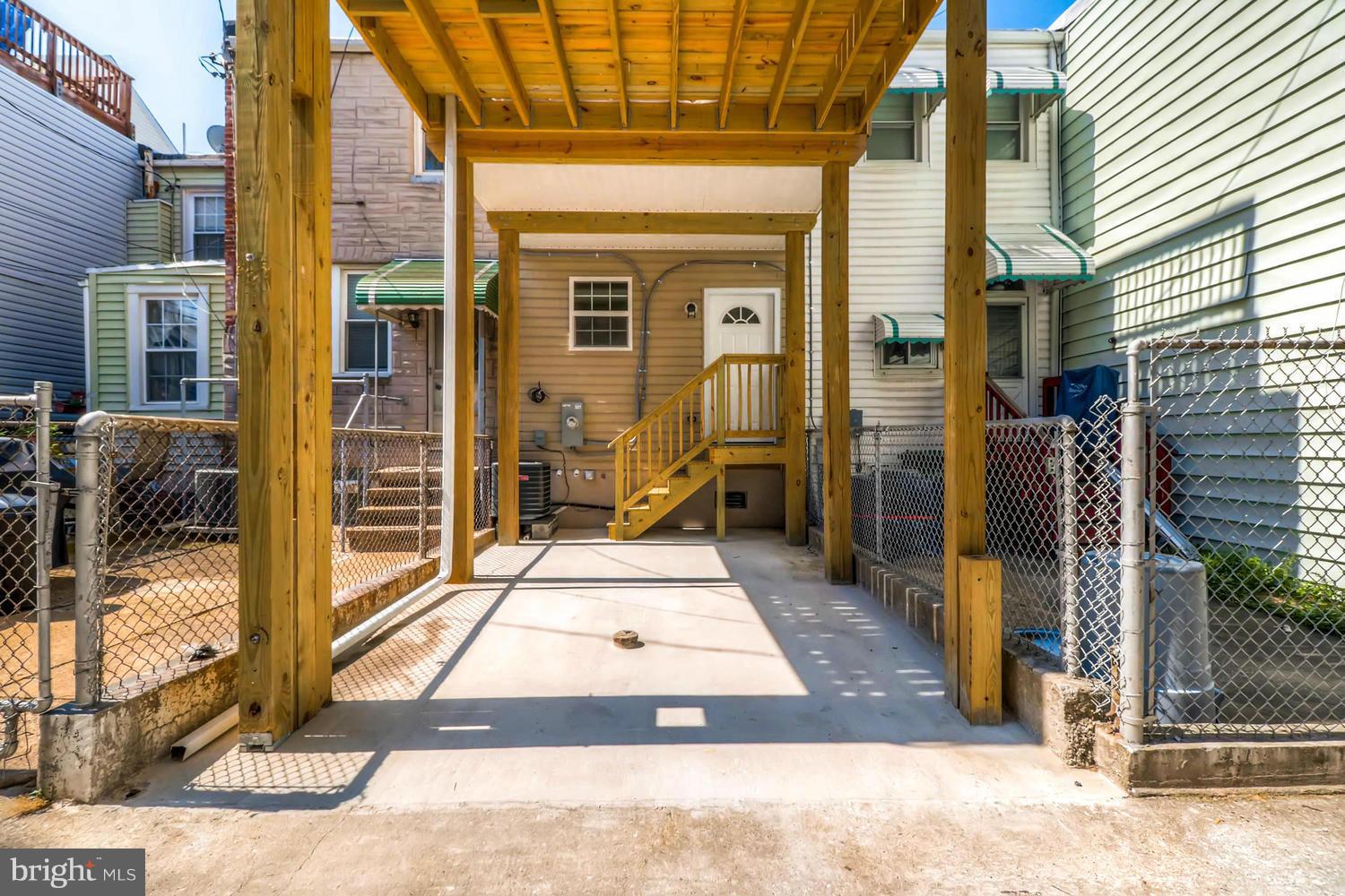 LOCUST POINT - Residential