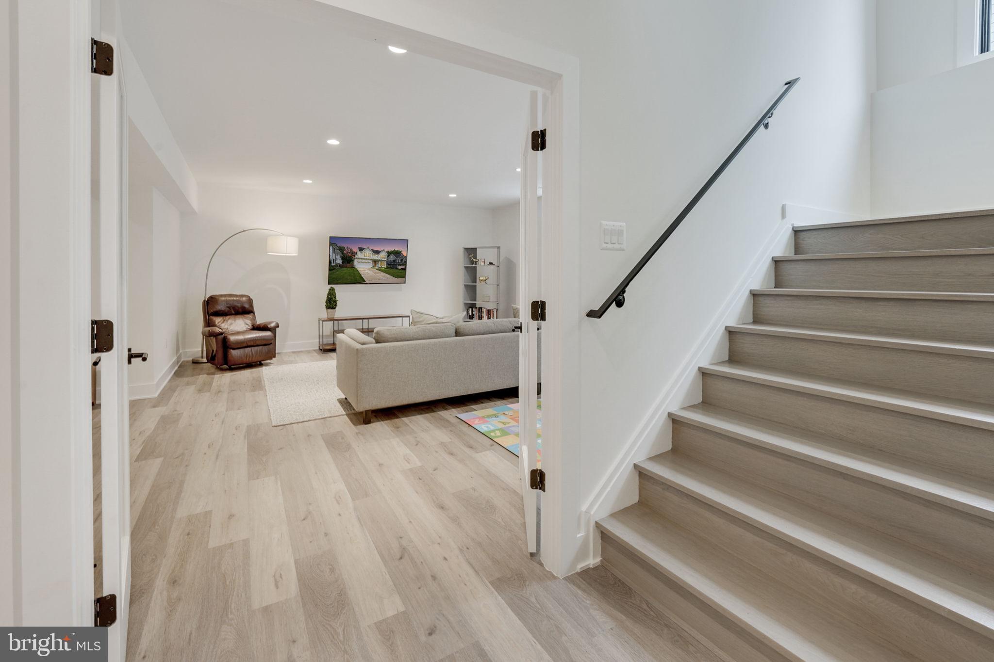 WEST VIENNA WOODS - Residential