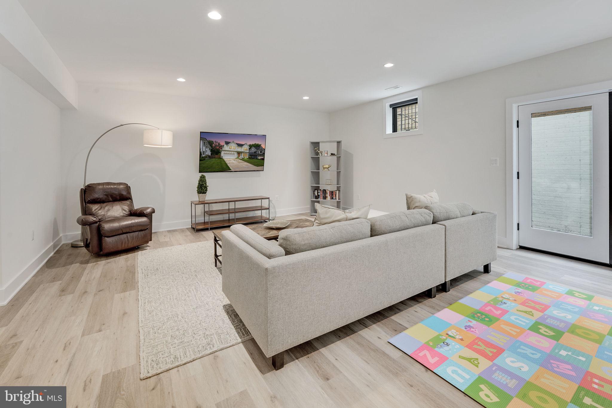 WEST VIENNA WOODS - Residential