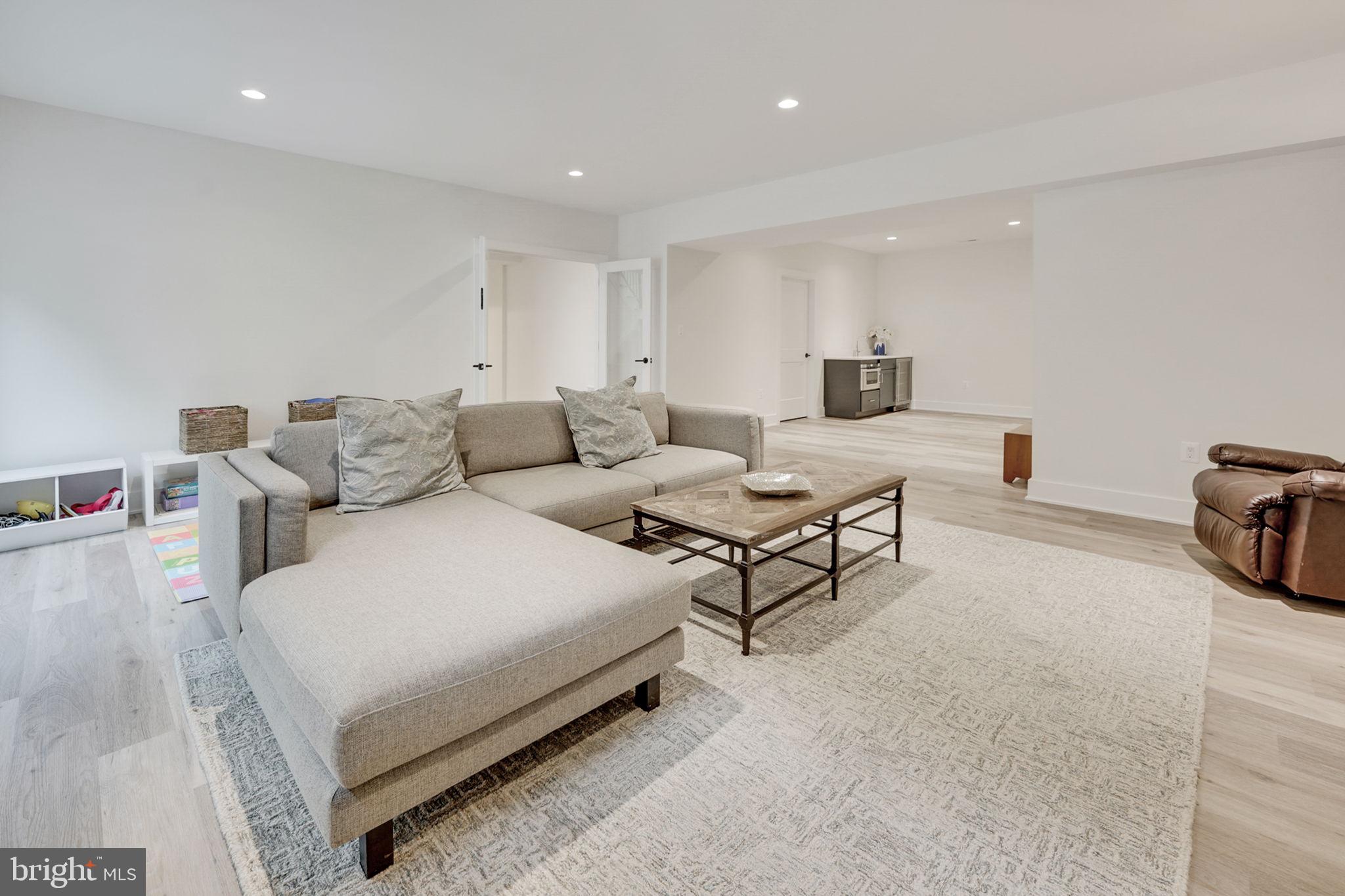 WEST VIENNA WOODS - Residential