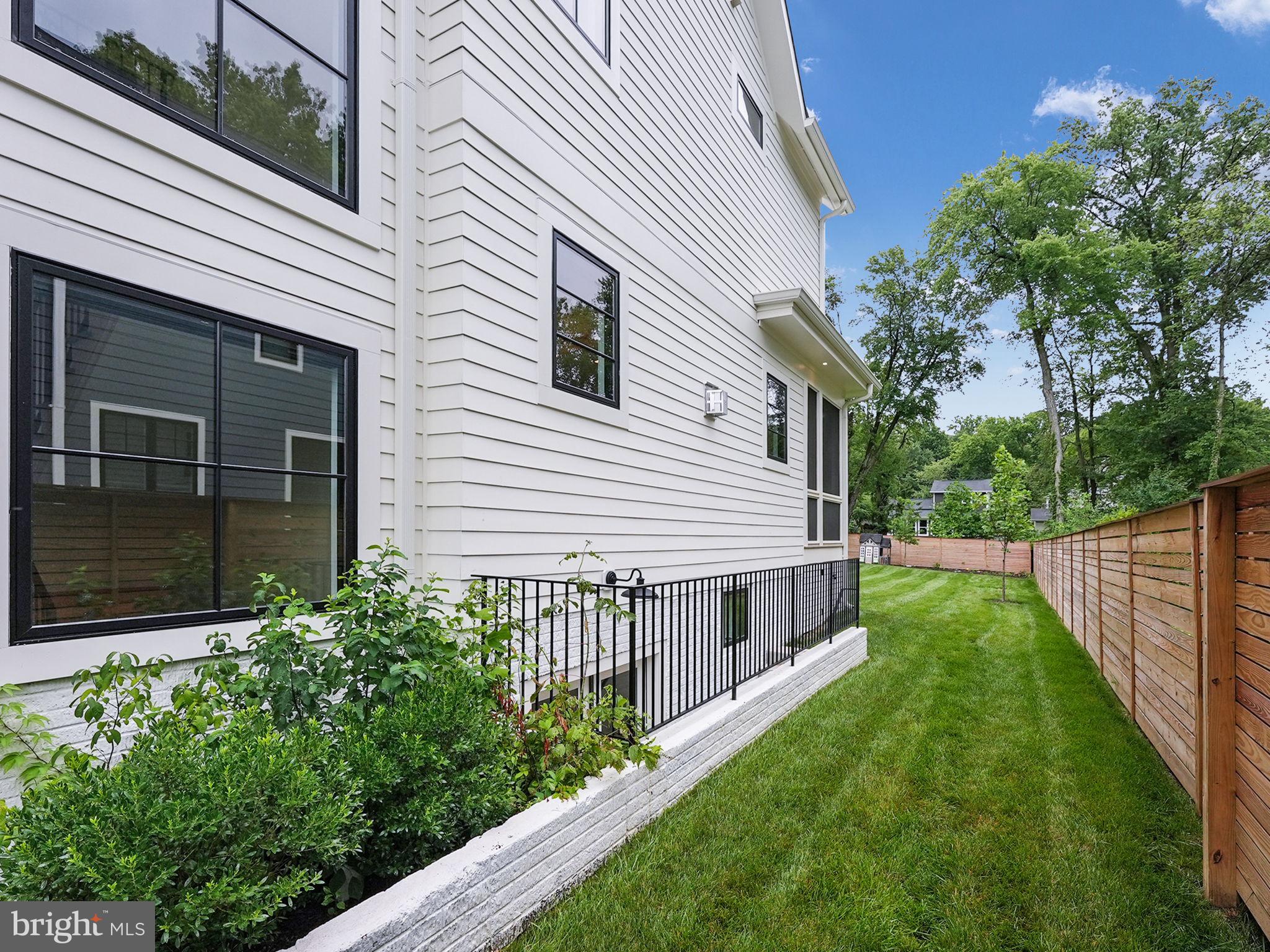 WEST VIENNA WOODS - Residential