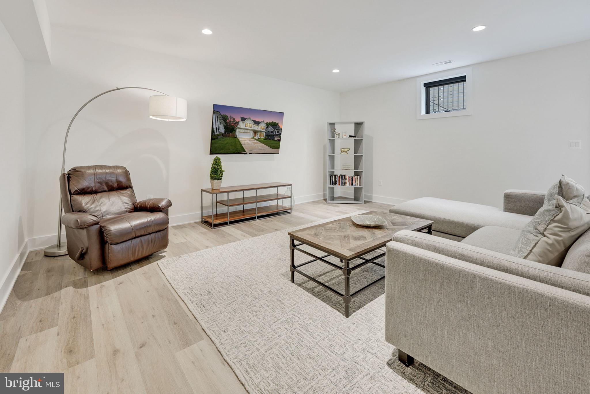 WEST VIENNA WOODS - Residential