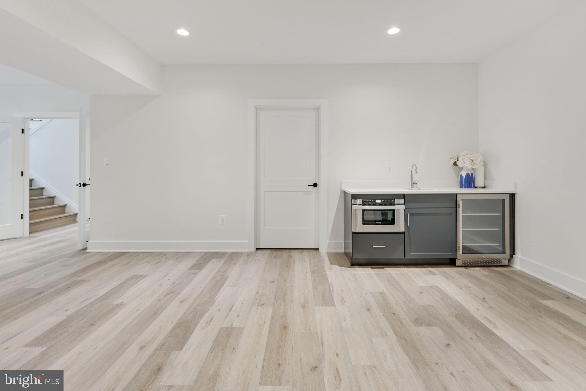 WEST VIENNA WOODS - Residential