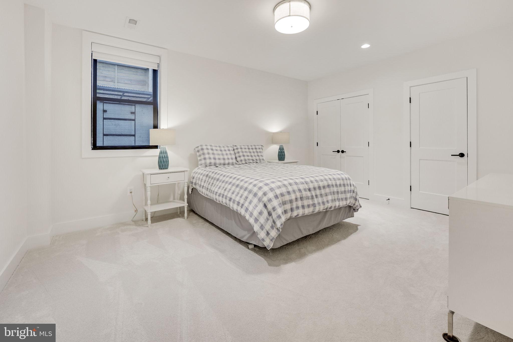 WEST VIENNA WOODS - Residential