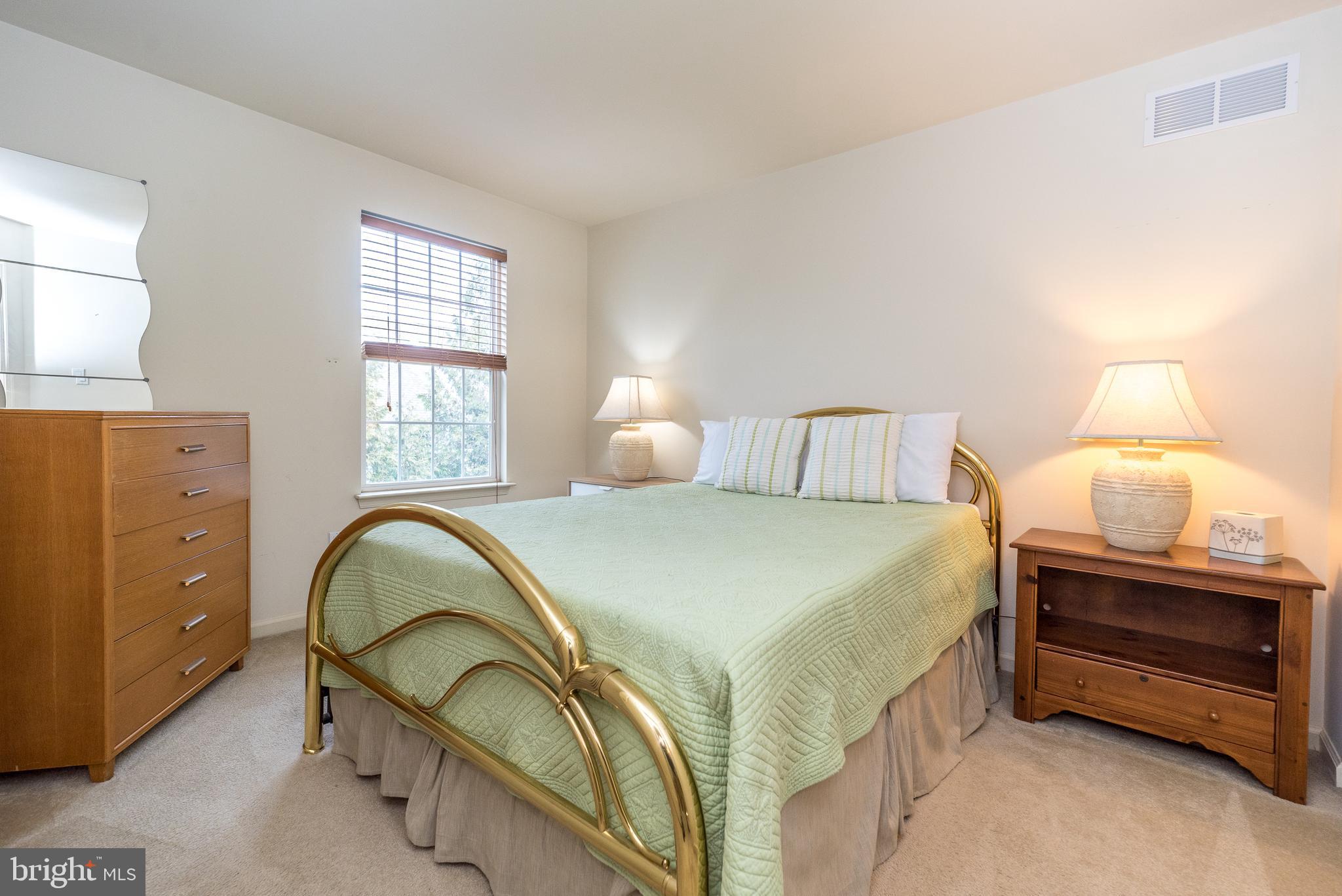 OXFORD LANE - Residential