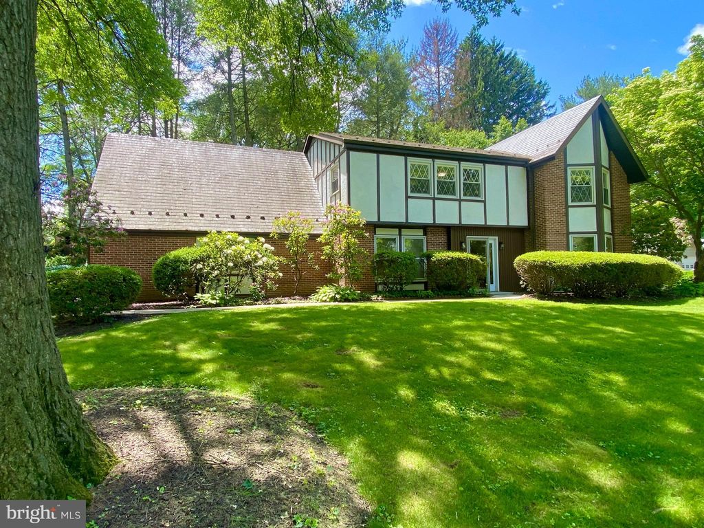 Photo of 2130 W Ridge Drive, LANCASTER, PA 17603 (MLS # PALA2066532)