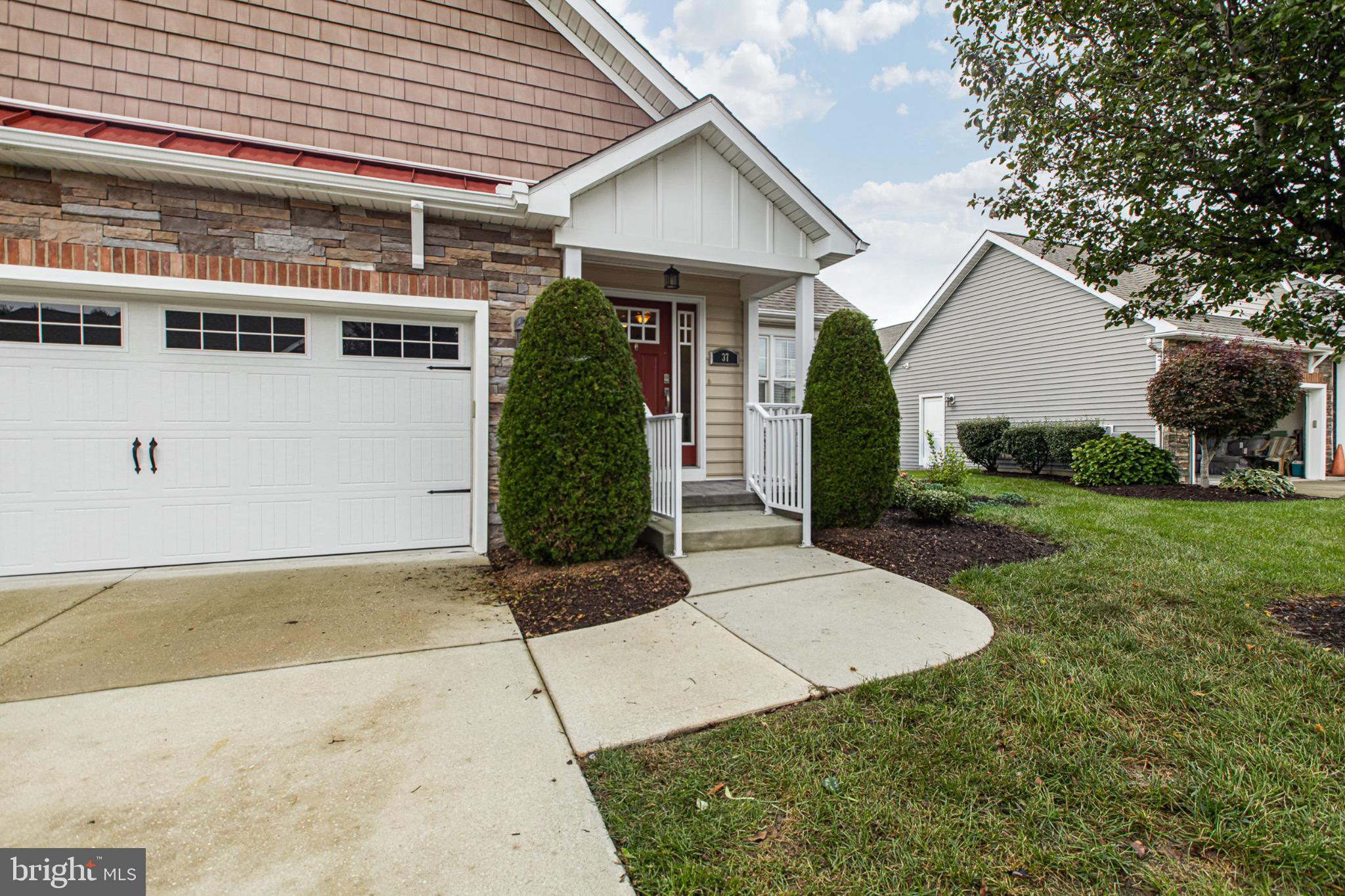 37 SILTSTONE DRIVE