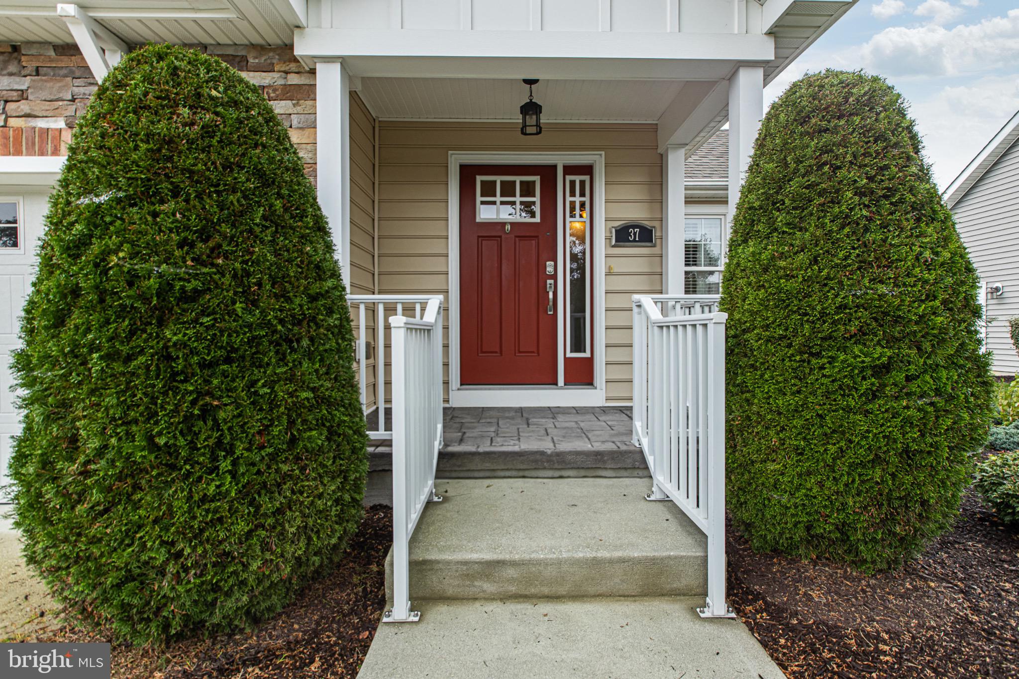 37 SILTSTONE DRIVE