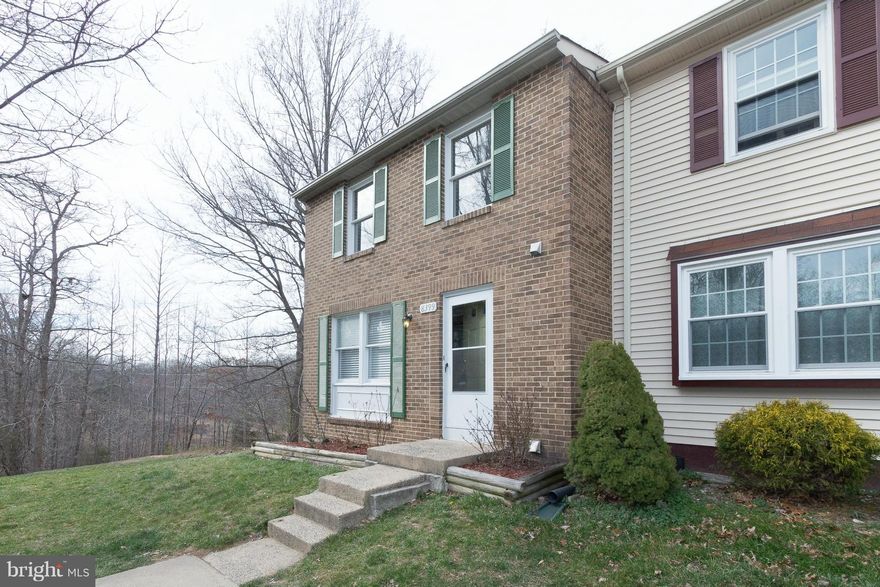 END UNIT AVAILABLE IN THE MARKET FOR SALE IN THE COMMUNITY! WELL MAINTAINED BRICK COLONIAL FRESHLY PAINTED 3 LVLand UPGRADED KITCHEN AND NEW CARPET, WALK IN CLOSET, FULLY FENCED LOT, 2 ASSIGNED PARKING SPACES & PLENTY OF STREET/CUL DE SAC PARKING. A MUST SEE!