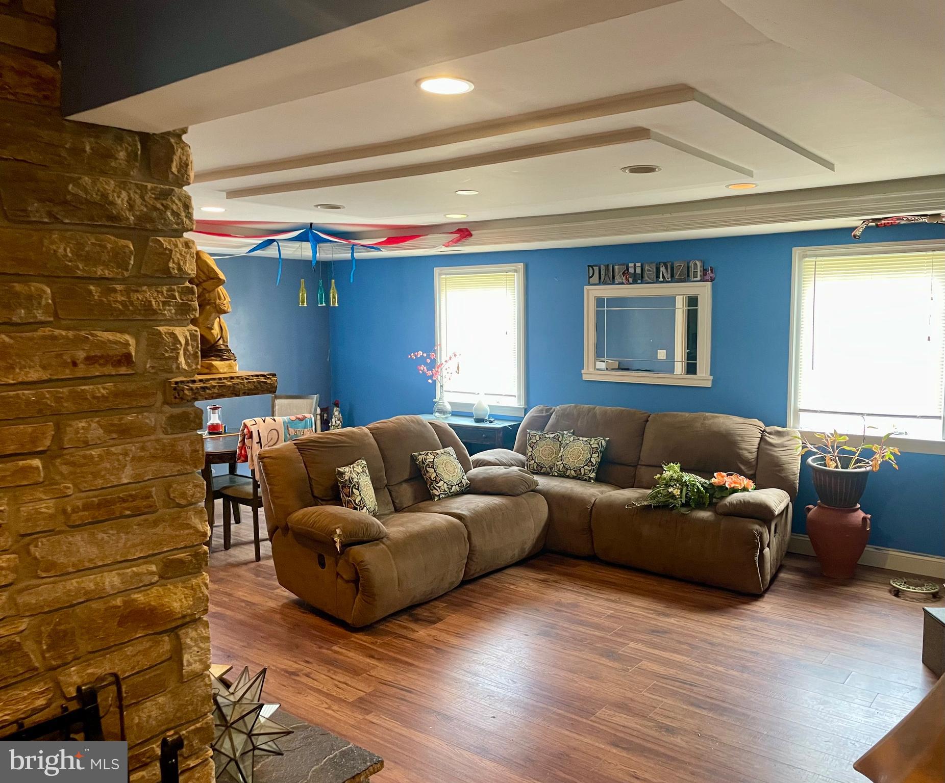 WOODLAND BEACH - Residential