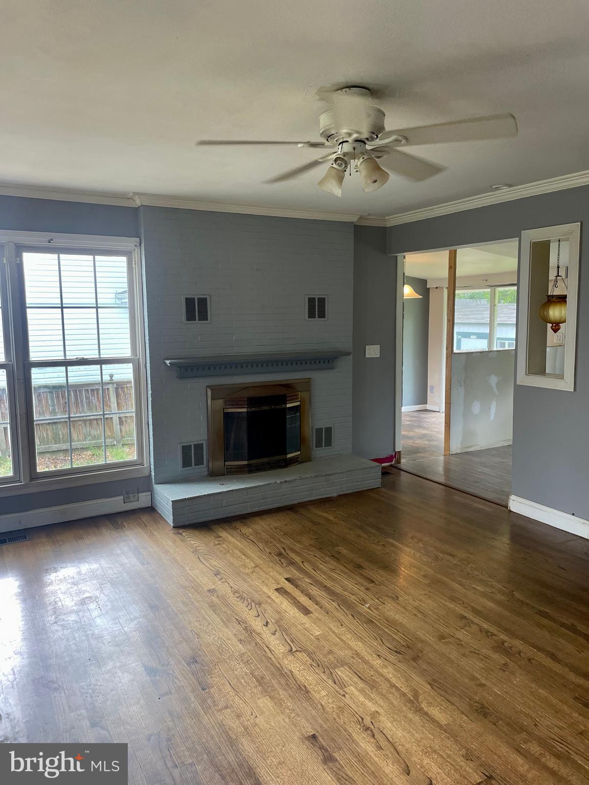 WOODLAND BEACH - Residential