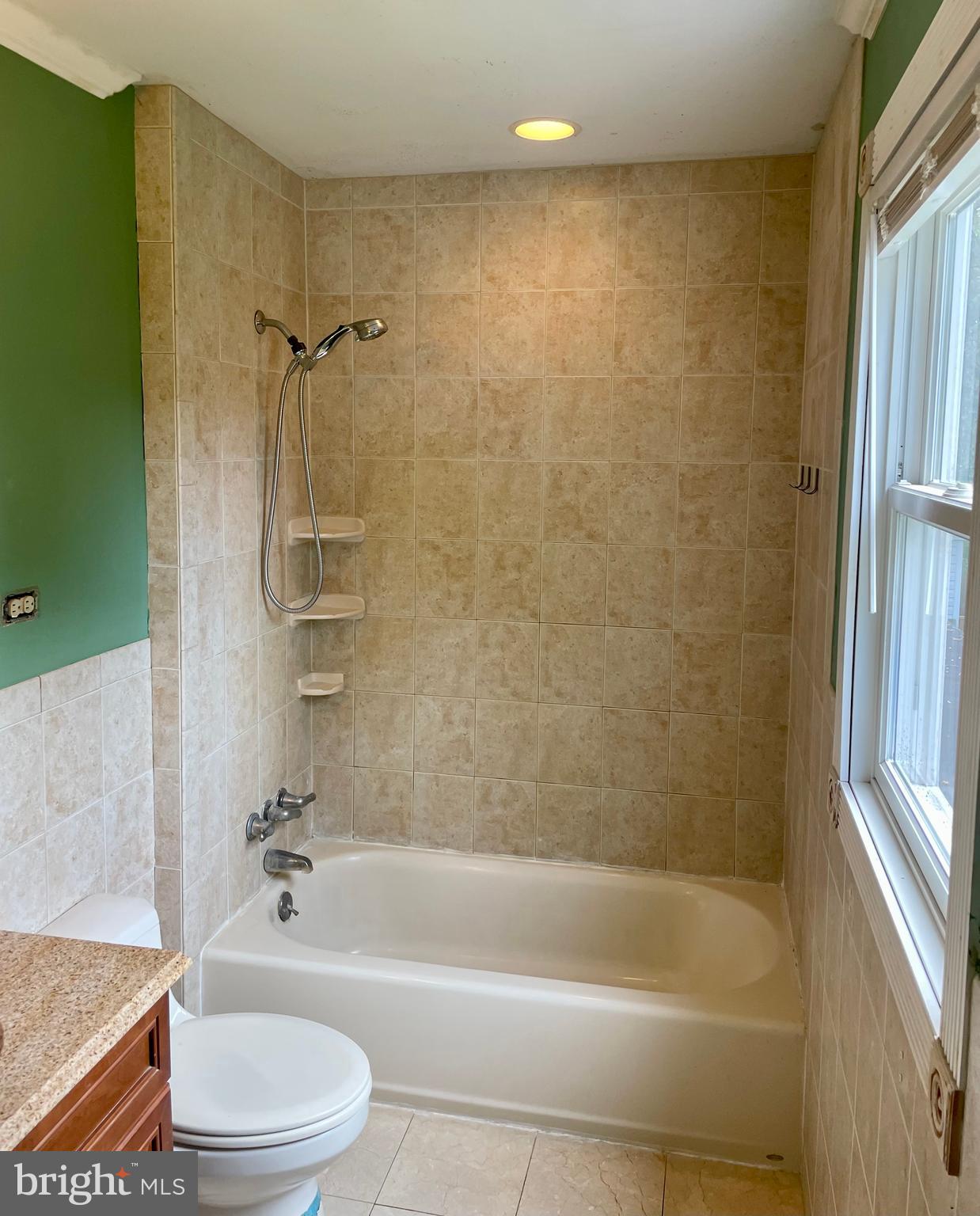 WOODLAND BEACH - Residential