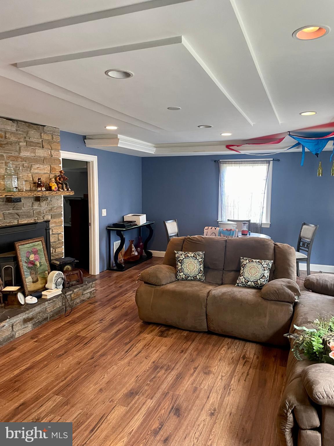 WOODLAND BEACH - Residential