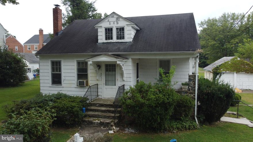 3br 1 bath home needs work, but comes with an a gigantic backyard that is actually another lot to build.  Remodel and have one of the biggest lots in the community or do a remodel and build an additional home to sell or rent on the lot behind the home.