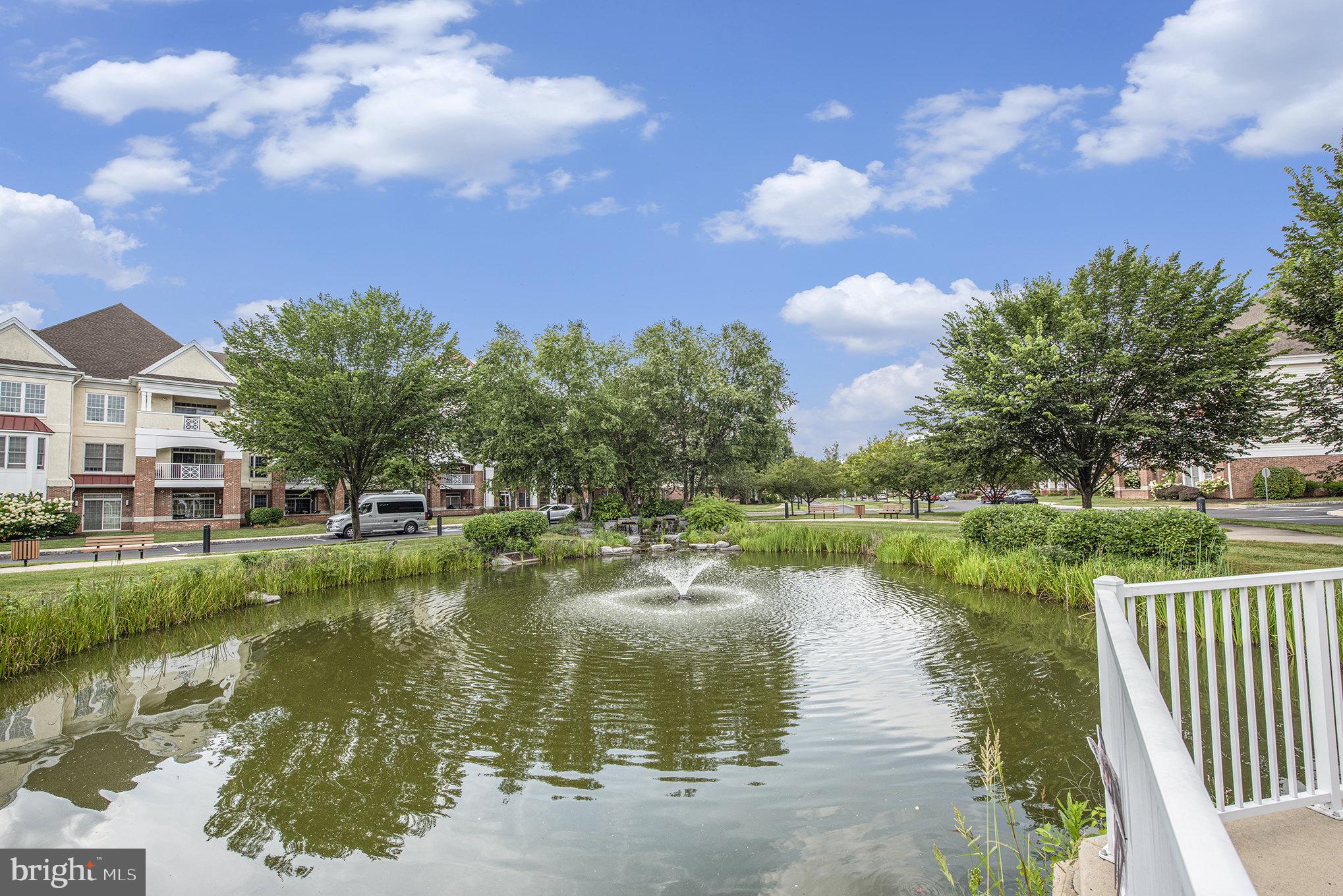 MERIDIAN VALLEY SQ - Residential