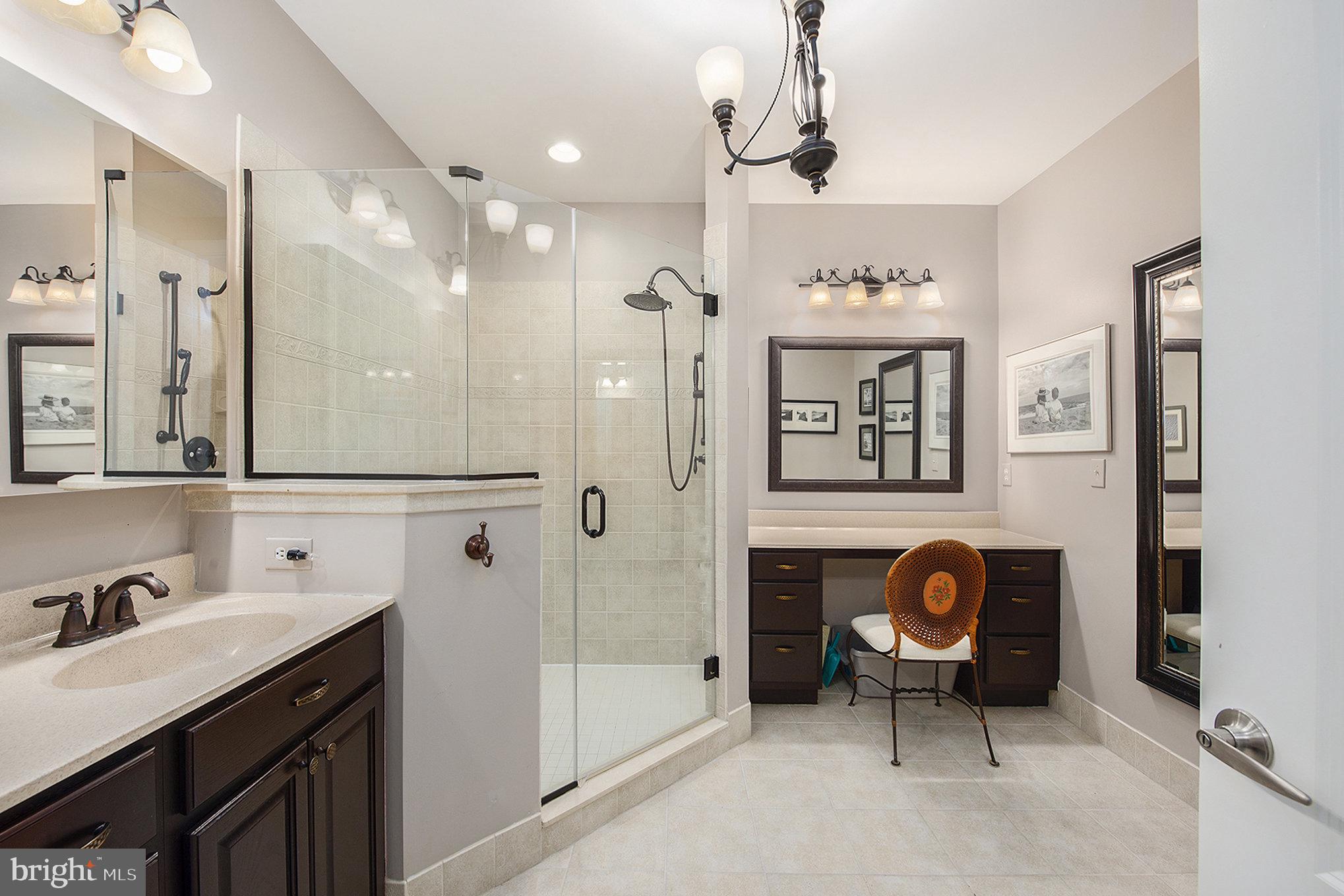 MERIDIAN VALLEY SQ - Residential