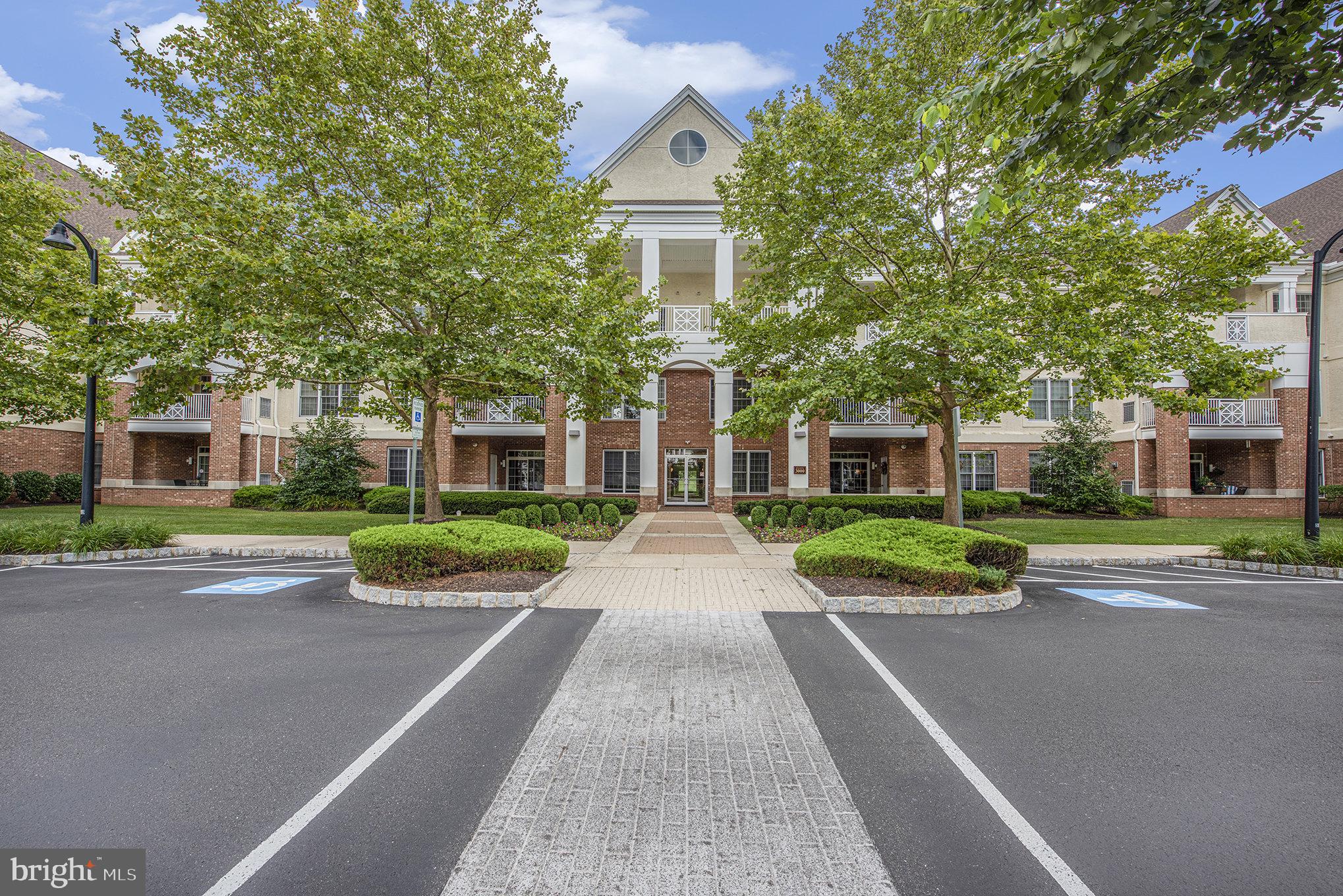 MERIDIAN VALLEY SQ - Residential