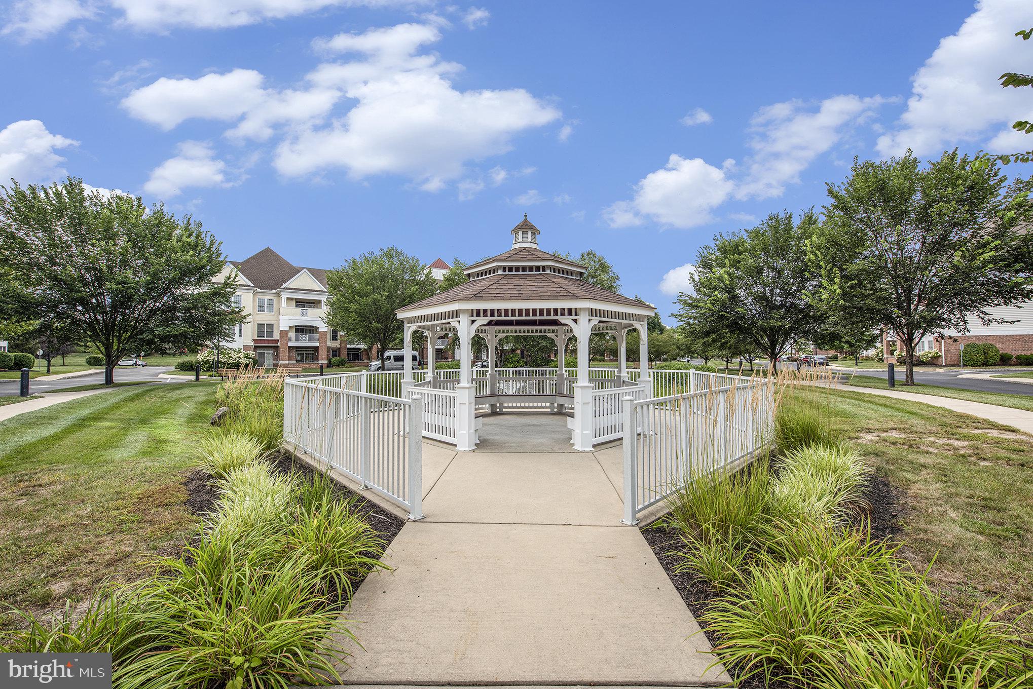 MERIDIAN VALLEY SQ - Residential