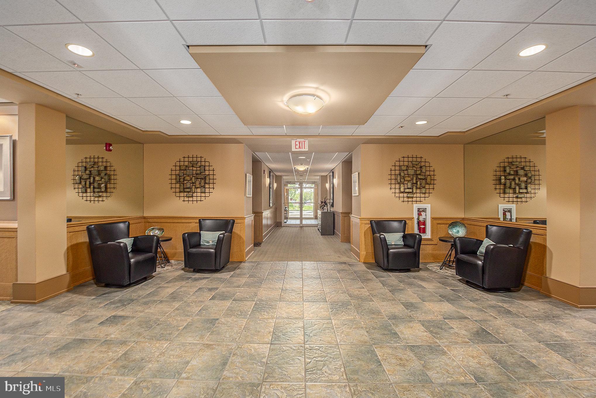 MERIDIAN VALLEY SQ - Residential