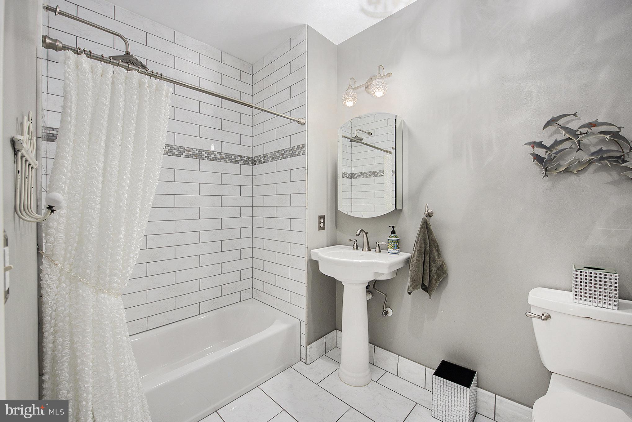 MERIDIAN VALLEY SQ - Residential